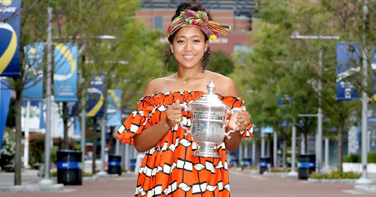 Vestido naranja y pañuelo para la cabeza del Abierto de EE. UU. 2020 de Naomi Osaka